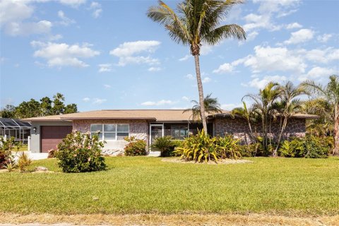 Villa ou maison à vendre à Rotonda, Floride: 3 chambres, 158.03 m2 № 1580730 - photo 1