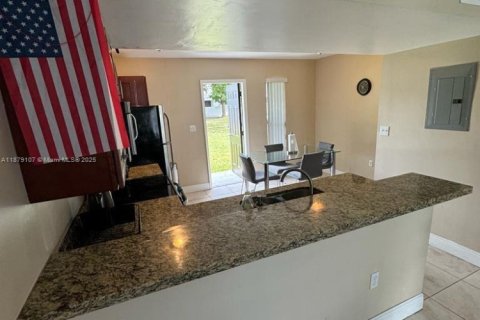 Townhouse in Miami, Florida 2 bedrooms, 72.65 sq.m. № 1927831 - photo 8