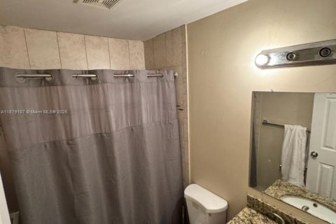 Townhouse in Miami, Florida 2 bedrooms, 72.65 sq.m. № 1927831 - photo 15