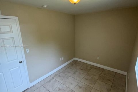 Townhouse in Miami, Florida 2 bedrooms, 72.65 sq.m. № 1927831 - photo 18