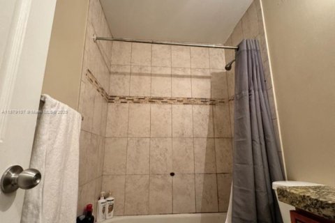 Townhouse in Miami, Florida 2 bedrooms, 72.65 sq.m. № 1927831 - photo 16