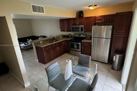 Townhouse in Miami, Florida 2 bedrooms, 72.65 sq.m. № 1927831 - photo 13