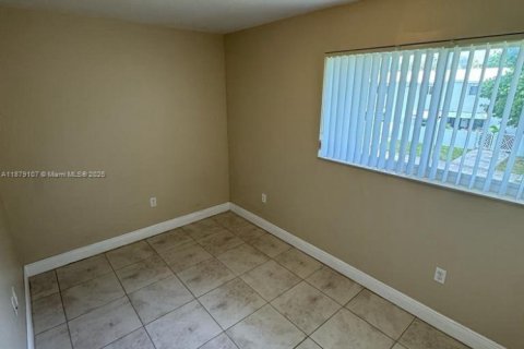 Townhouse in Miami, Florida 2 bedrooms, 72.65 sq.m. № 1927831 - photo 24