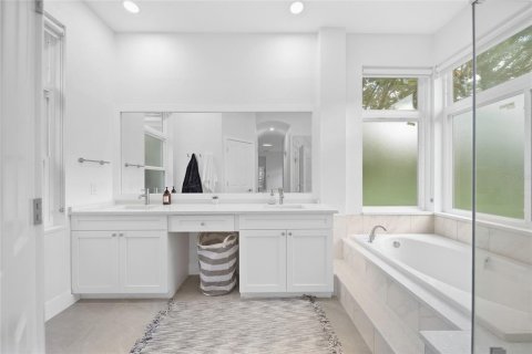 Casa en venta en Tampa, Florida, 4 dormitorios, 227.98 m2 № 2383406 - foto 18
