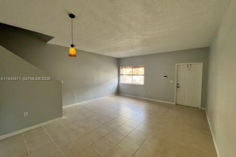 Townhouse in Homestead, Florida 2 bedrooms, 127.28 sq.m. № 2001633 - photo 3