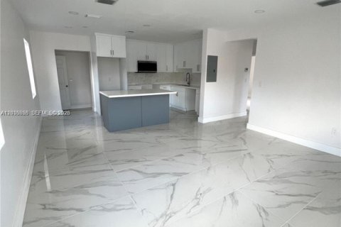 Casa en alquiler en Miami, Florida, 2 dormitorios № 2085588 - foto 6