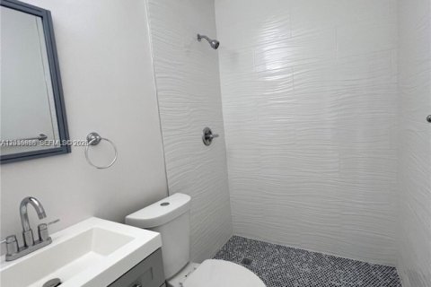 Casa en alquiler en Miami, Florida, 2 dormitorios № 2085588 - foto 3