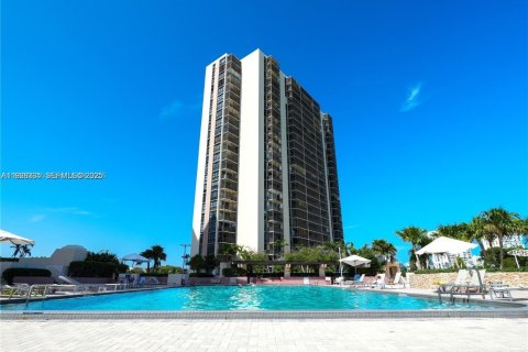 Condominio en venta en Aventura, Florida, 2 dormitorios, 121.98 m2 № 1988397 - foto 17