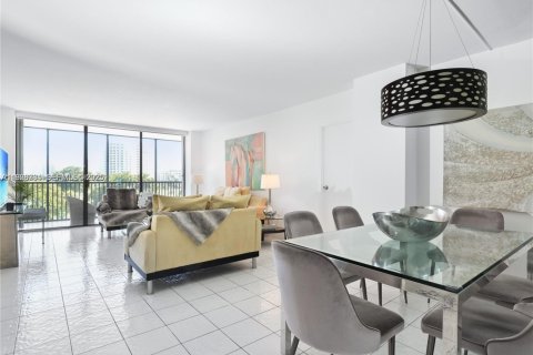 Condominio en venta en Aventura, Florida, 2 dormitorios, 121.98 m2 № 1988397 - foto 4