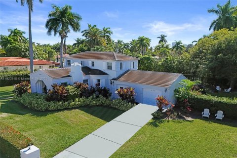 House in Hollywood, Florida 4 bedrooms, 221.11 sq.m. № 2018380