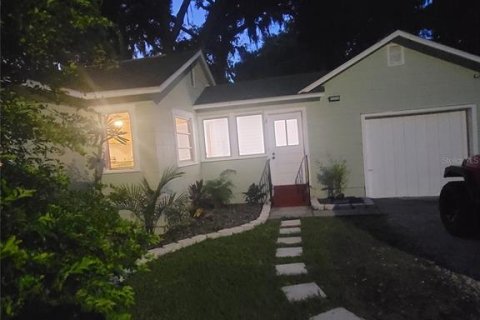 House in New Port Richey, Florida 2 bedrooms, 117.06 sq.m. № 2167269 - photo 2