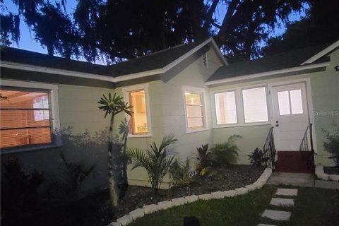 House in New Port Richey, Florida 2 bedrooms, 117.06 sq.m. № 2167269 - photo 3