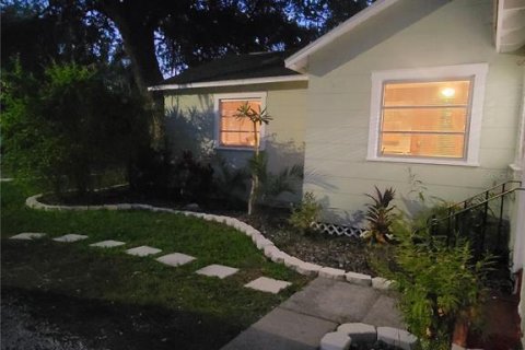 House in New Port Richey, Florida 2 bedrooms, 117.06 sq.m. № 2167269 - photo 4