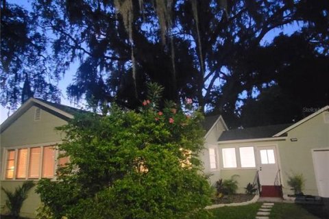 House in New Port Richey, Florida 2 bedrooms, 117.06 sq.m. № 2167269