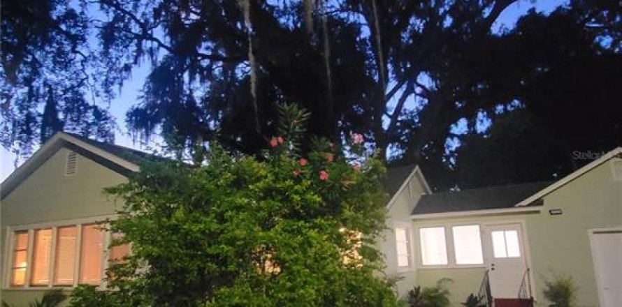 House in New Port Richey, Florida 2 bedrooms, 117.06 sq.m. № 2167269