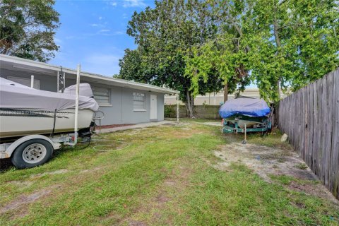 Купить коммерческую недвижимость в Уэст-Палм-Бич, Флорида 217.39м2, № 1952059 - фото 13