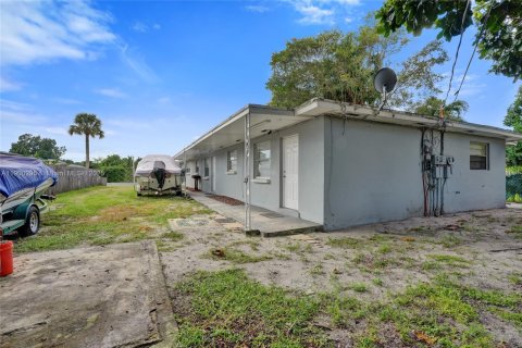 Купить коммерческую недвижимость в Уэст-Палм-Бич, Флорида 217.39м2, № 1952059 - фото 8