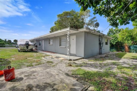 Купить коммерческую недвижимость в Уэст-Палм-Бич, Флорида 217.39м2, № 1952059 - фото 4