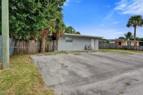 Купить коммерческую недвижимость в Уэст-Палм-Бич, Флорида 217.39м2, № 1952059 - фото 12