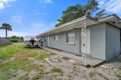 Купить коммерческую недвижимость в Уэст-Палм-Бич, Флорида 217.39м2, № 1952059 - фото 9