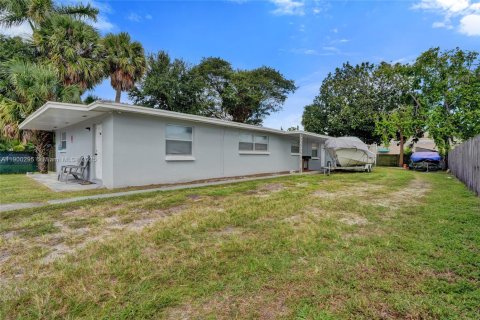 Купить коммерческую недвижимость в Уэст-Палм-Бич, Флорида 217.39м2, № 1952059 - фото 3