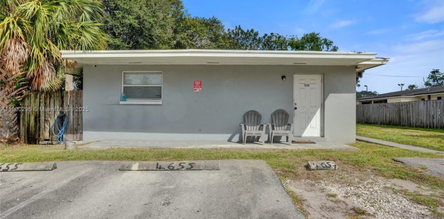 Коммерческая недвижимость в Уэст-Палм-Бич, Флорида 217.39м2 № 1952059