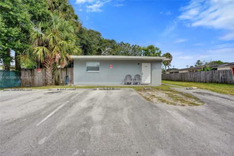 Купить коммерческую недвижимость в Уэст-Палм-Бич, Флорида 217.39м2, № 1952059 - фото 11