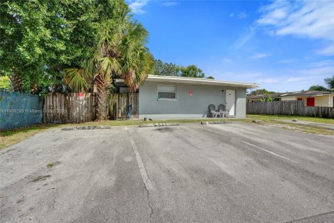 Купить коммерческую недвижимость в Уэст-Палм-Бич, Флорида 217.39м2, № 1952059 - фото 7