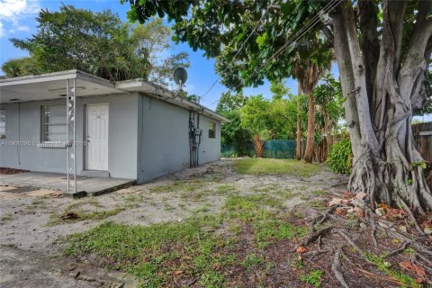 Купить коммерческую недвижимость в Уэст-Палм-Бич, Флорида 217.39м2, № 1952059 - фото 5