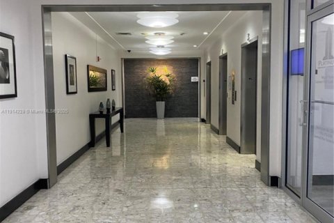 Copropriété à vendre à Miami Beach, Floride: 51.28 m2 № 2016911 - photo 10