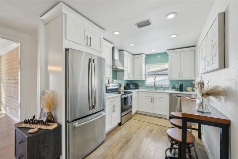 House in Tampa, Florida 3 bedrooms, 111.48 sq.m. № 2166303 - photo 17