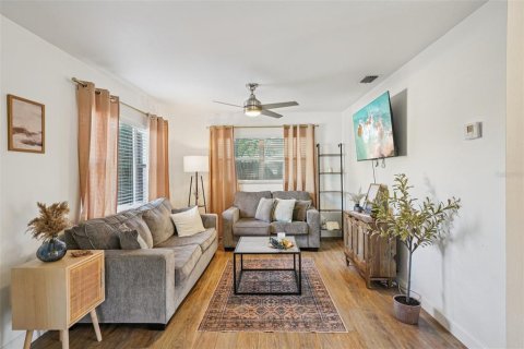 House in Tampa, Florida 3 bedrooms, 111.48 sq.m. № 2166303 - photo 8