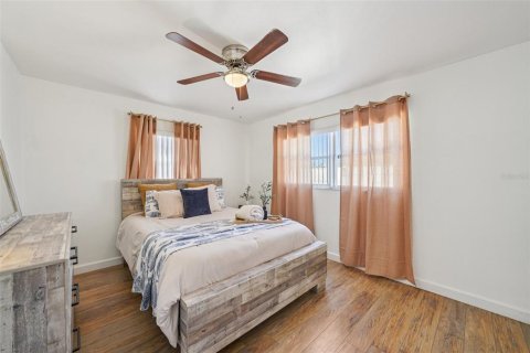 House in Tampa, Florida 3 bedrooms, 111.48 sq.m. № 2166303 - photo 11