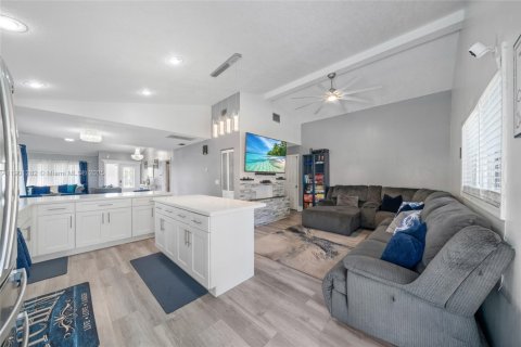 House in Lauderhill, Florida 3 bedrooms, 151.06 sq.m. № 1951671 - photo 9