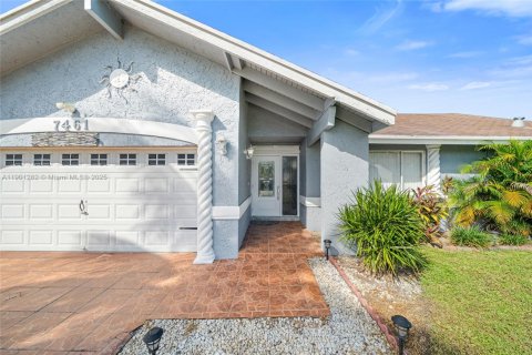 House in Lauderhill, Florida 3 bedrooms, 151.06 sq.m. № 1951671 - photo 3