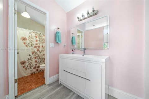 House in Lauderhill, Florida 3 bedrooms, 151.06 sq.m. № 1951671 - photo 15