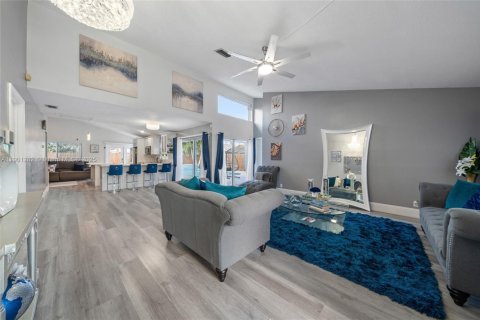 House in Lauderhill, Florida 3 bedrooms, 151.06 sq.m. № 1951671 - photo 5