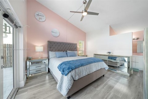 House in Lauderhill, Florida 3 bedrooms, 151.06 sq.m. № 1951671 - photo 14