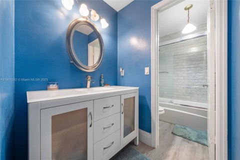 House in Lauderhill, Florida 3 bedrooms, 151.06 sq.m. № 1951671 - photo 19