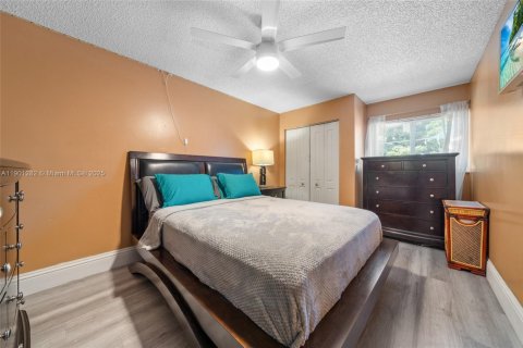 House in Lauderhill, Florida 3 bedrooms, 151.06 sq.m. № 1951671 - photo 17