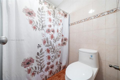 House in Lauderhill, Florida 3 bedrooms, 151.06 sq.m. № 1951671 - photo 16