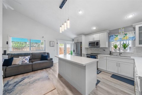 House in Lauderhill, Florida 3 bedrooms, 151.06 sq.m. № 1951671 - photo 7