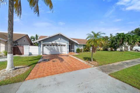 House in Lauderhill, Florida 3 bedrooms, 151.06 sq.m. № 1951671 - photo 2