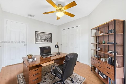 Casa en venta en Pembroke Pines, Florida, 4 dormitorios, 194.91 m2 № 1983677 - foto 27