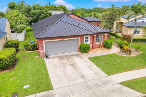 Casa en venta en Pembroke Pines, Florida, 4 dormitorios, 194.91 m2 № 1983677 - foto 1