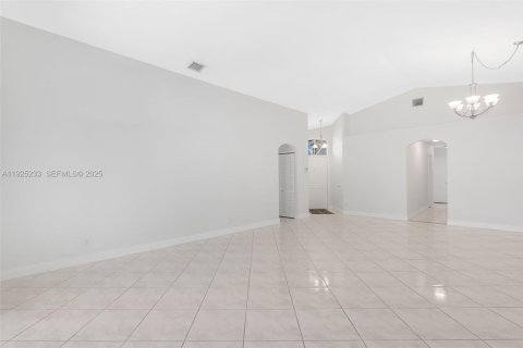 Casa en venta en Pembroke Pines, Florida, 4 dormitorios, 194.91 m2 № 1983677 - foto 11