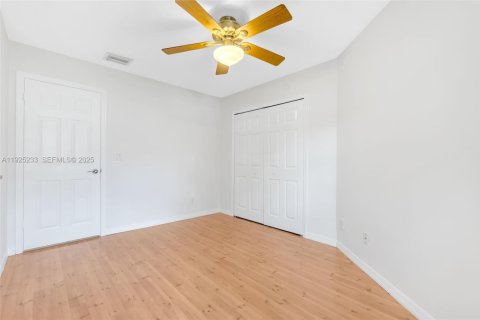 Casa en venta en Pembroke Pines, Florida, 4 dormitorios, 194.91 m2 № 1983677 - foto 26