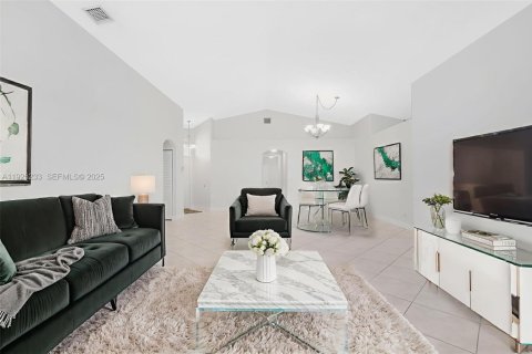 Casa en venta en Pembroke Pines, Florida, 4 dormitorios, 194.91 m2 № 1983677 - foto 4