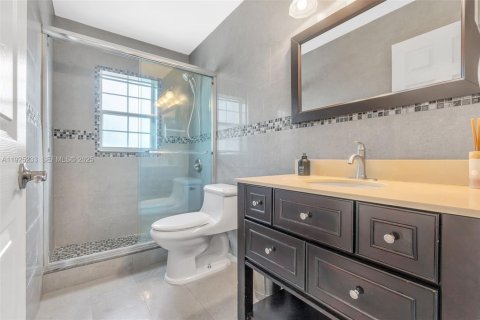 Casa en venta en Pembroke Pines, Florida, 4 dormitorios, 194.91 m2 № 1983677 - foto 23