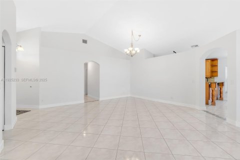 Casa en venta en Pembroke Pines, Florida, 4 dormitorios, 194.91 m2 № 1983677 - foto 6